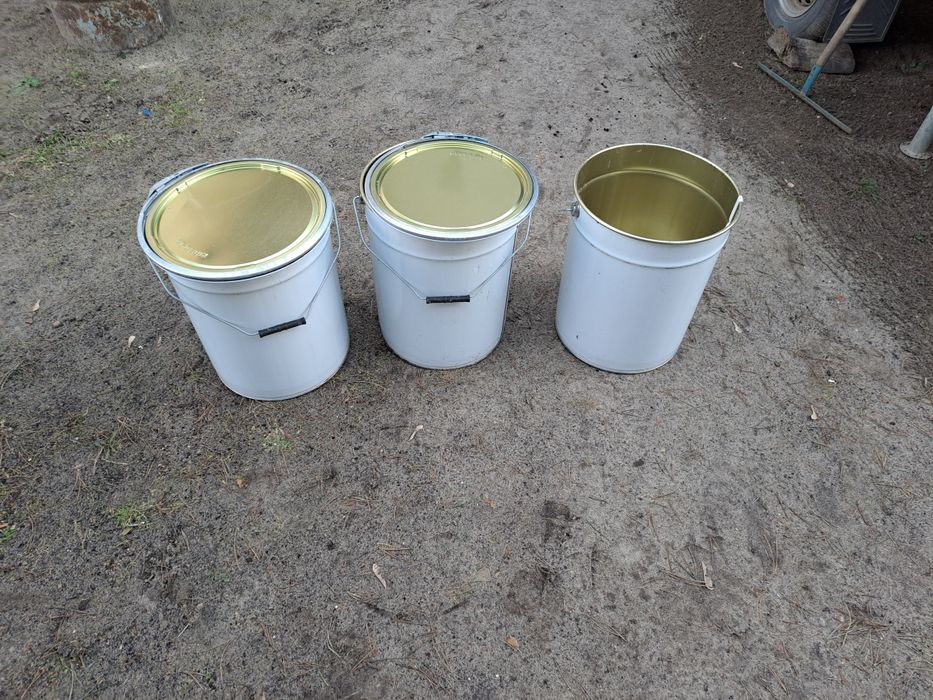 Pojemnik metalowy z  zamknieciem