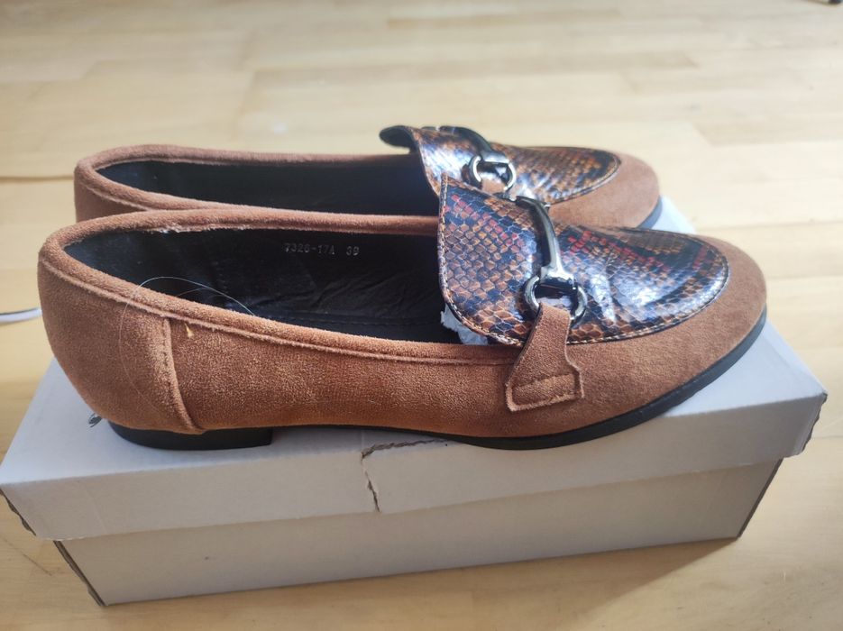 Buty mokasyny damskie brązowe z klamrą. Nowe bez metki