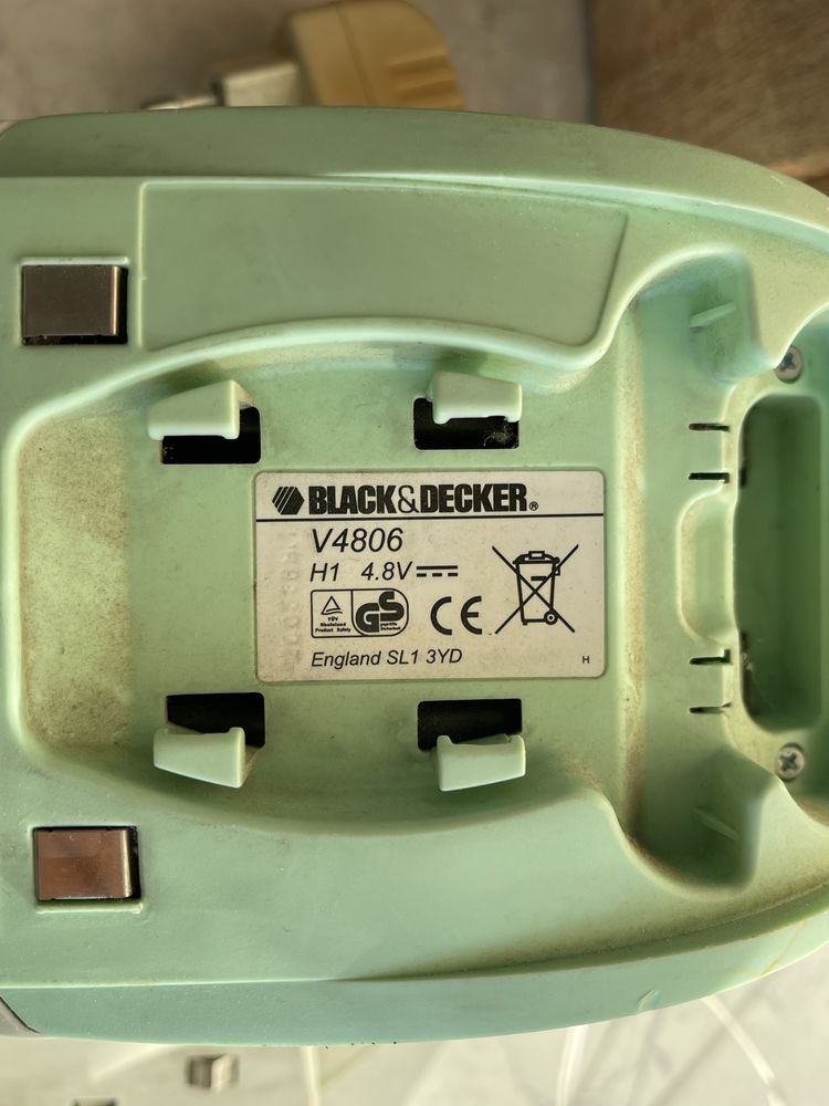 Aspirador pequeno Black & Decker em óptimo estado