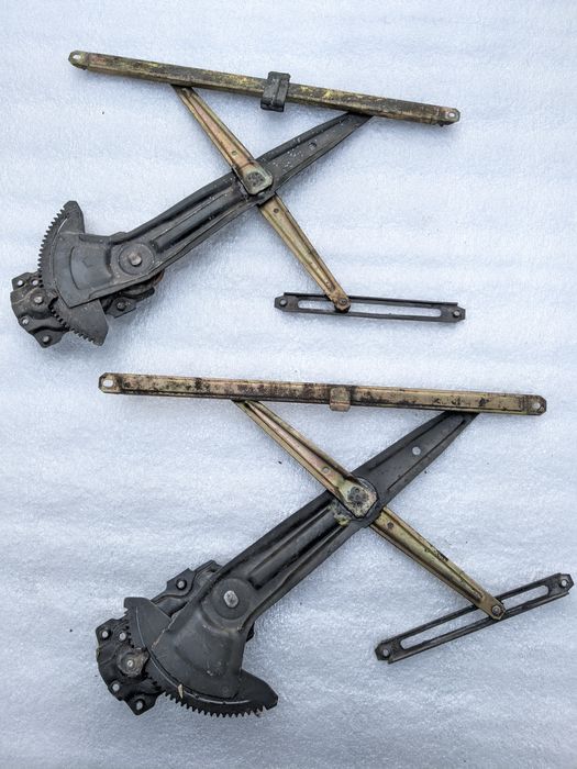 Стеклоподемник Suzuki Swift Subaru Justy 3х дверная 1990-2004