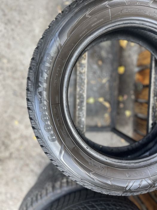 Шини 205/60 r16 зимові Goodyear стан нових 8 мм