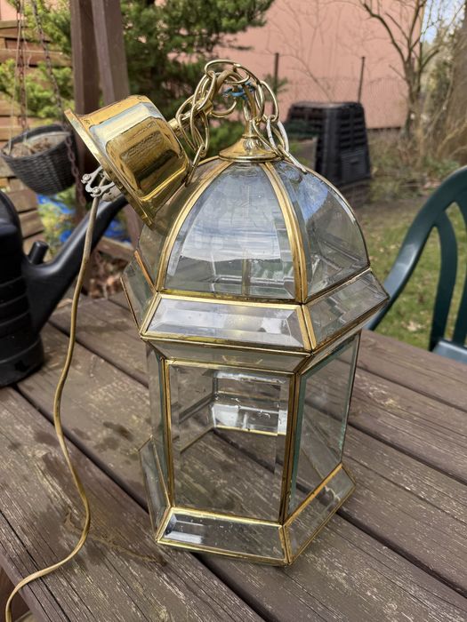 Zyrandol lampa wiszaca w zlotej oprawie witraz