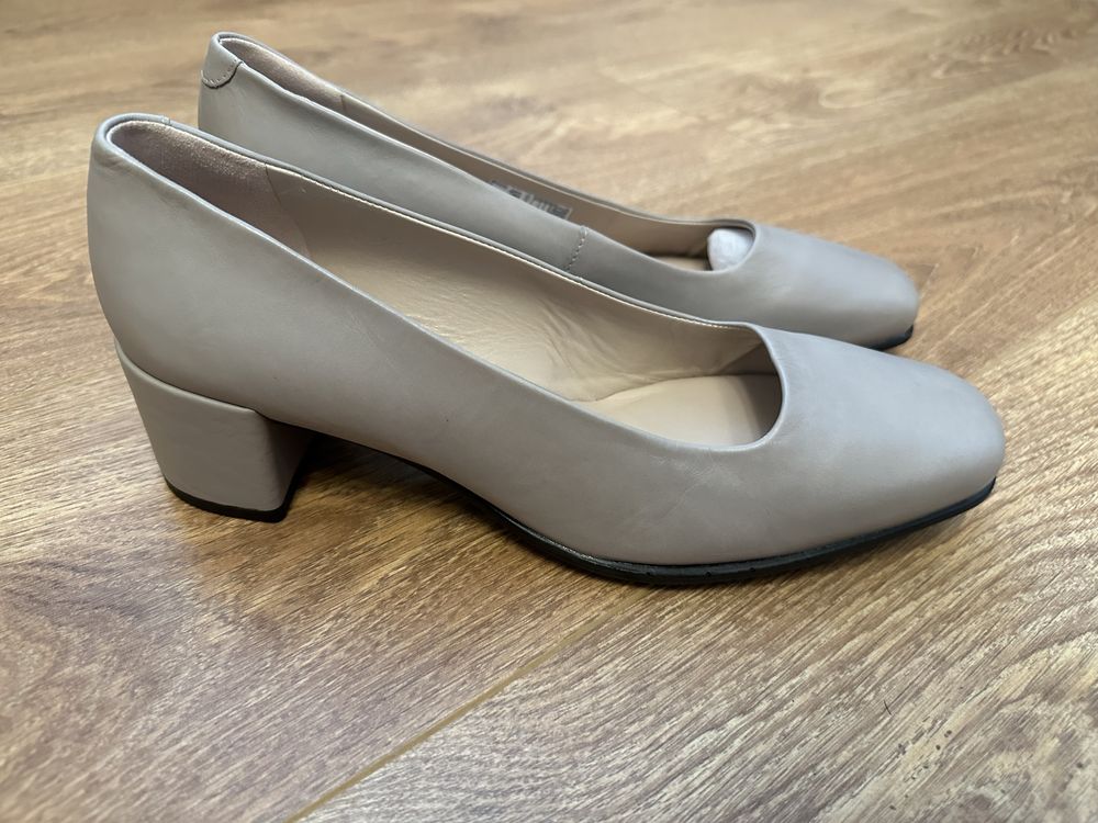 Жіночі класичні туфлі ЕССО shape, розмір 40