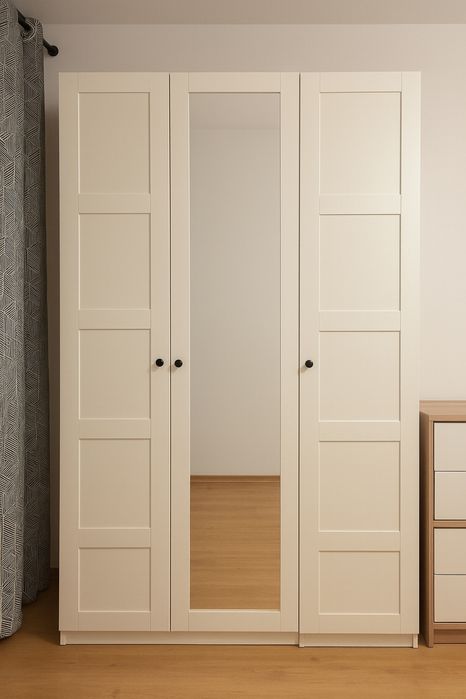 Szafa z lustrem trzydrzwiowa