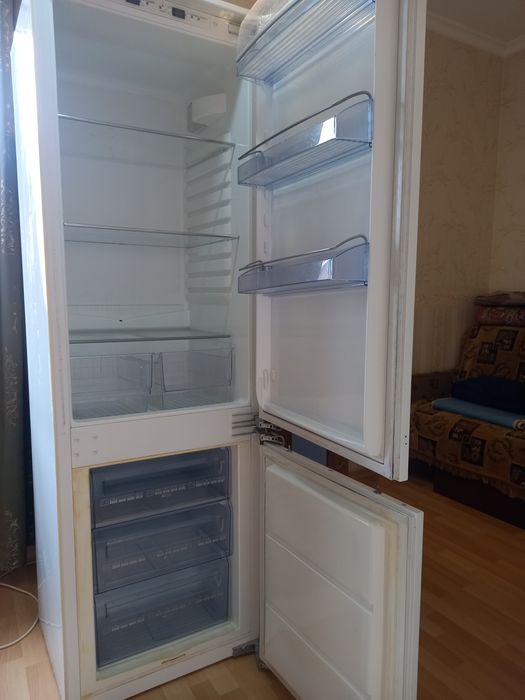 Холодильник встраиваемый AEG два компрессора, ул. Передовая