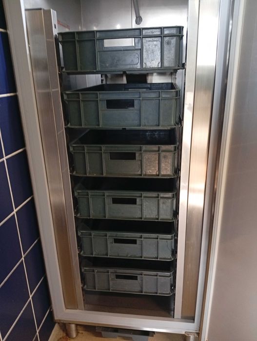 frigorífico industrial com 6 gavetas incluídas