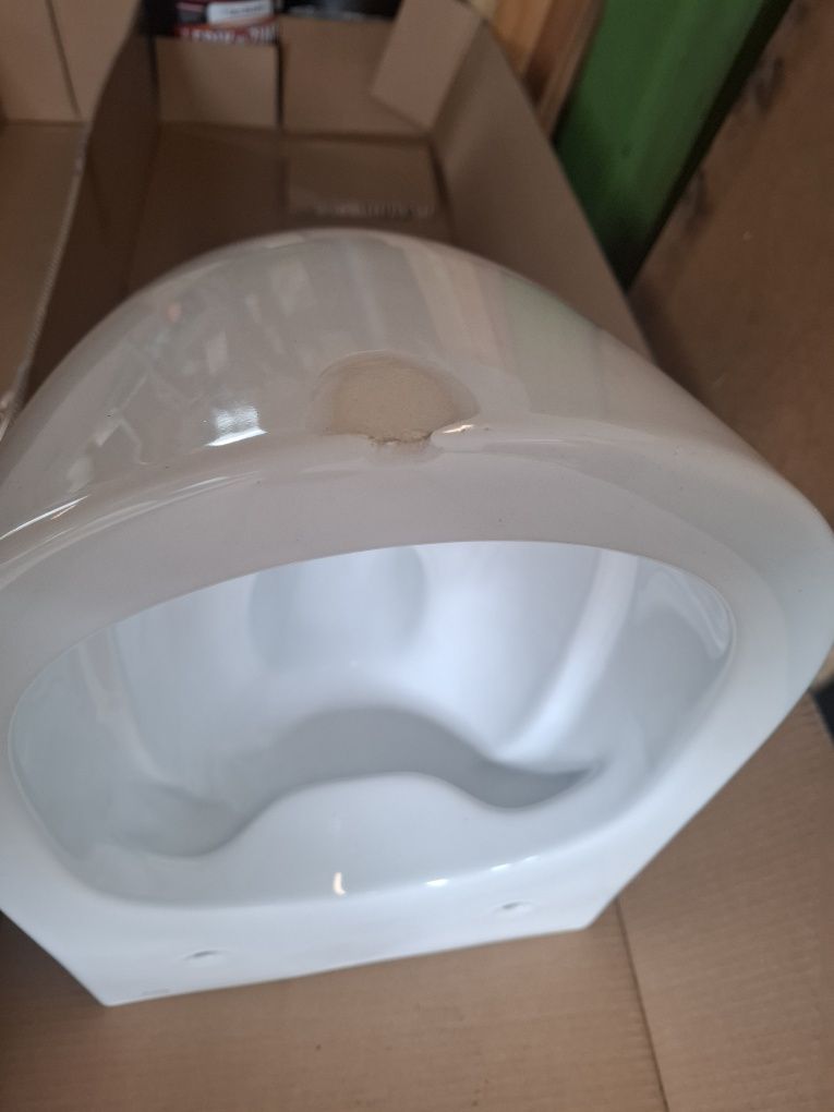 Miska wc podwieszana bezkołnierzowa Rimless