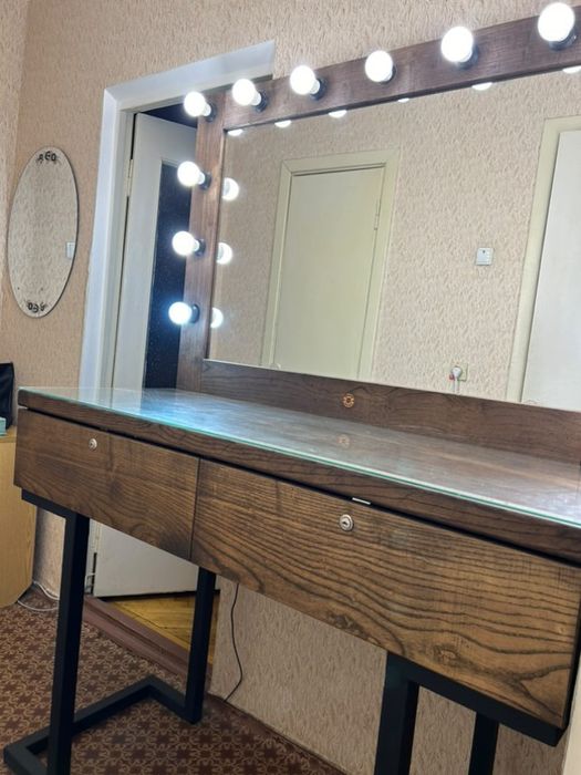 Дзеркало з тумбою з підсвіткою