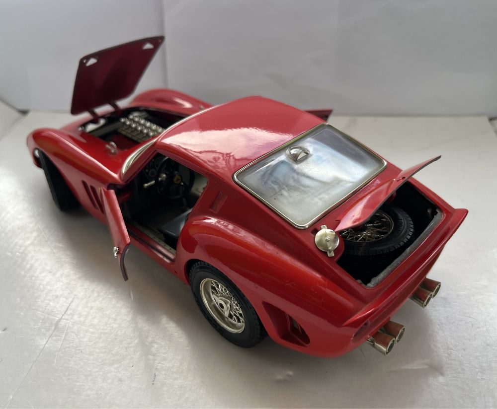 Model samochodu w skali 1:18 Ferrari 250 GTO Bburago Burago