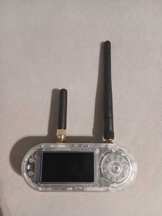 T embed cc1011 z anteną WiFi i anteną cc1101