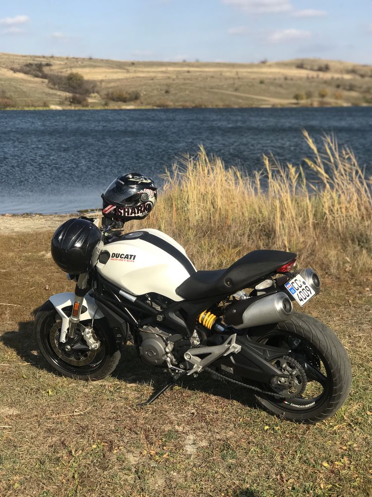 Ducati monster 696