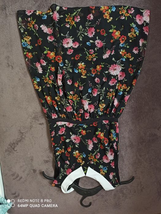 Nowa sukieneczka Zara w kwiaty i z uroczym kołnierzykiem