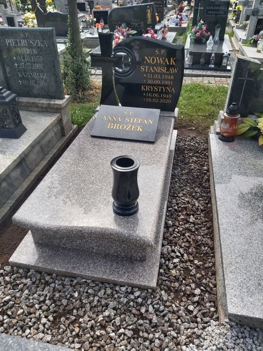 Czaniec Nagrobek 4800 zł w podstawie90x190 montażem. Gwarancja 10 lat!