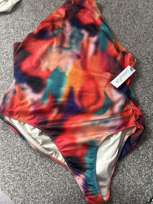 Stroje kapielowe love and hate