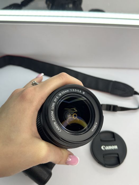 Продам фотоапарат Canon EOS 200D