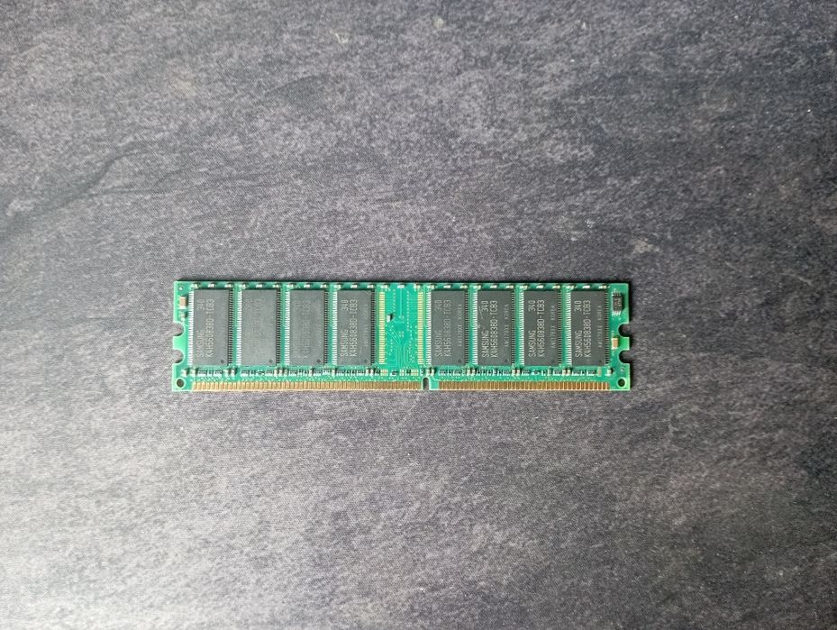 Оперативна память Samsung DDR4 16GB 2400MГЦ