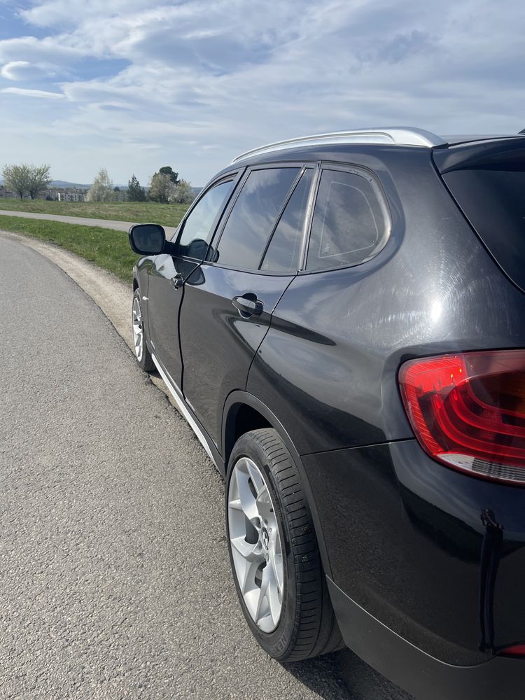 BMW X1 2011 r 204 hp