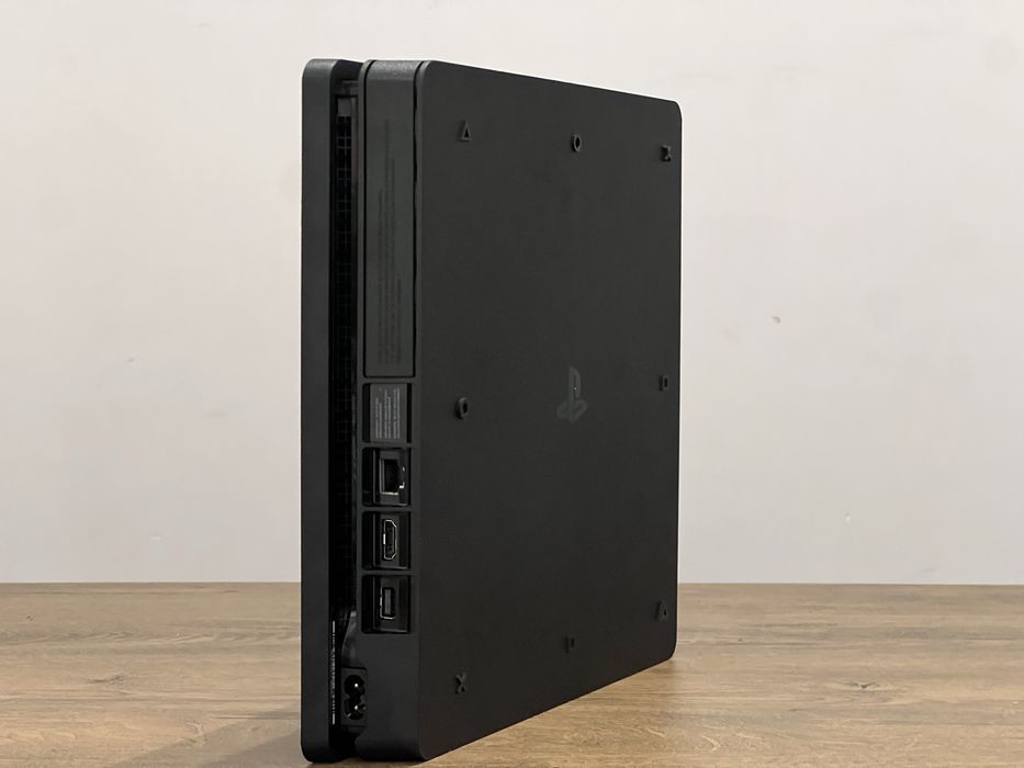 PS4 Slim 500GB + 2 pady + okablowanie