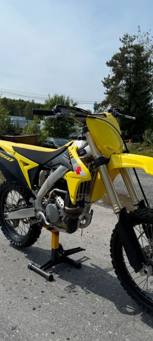 Suzuki RMZ 250 .
