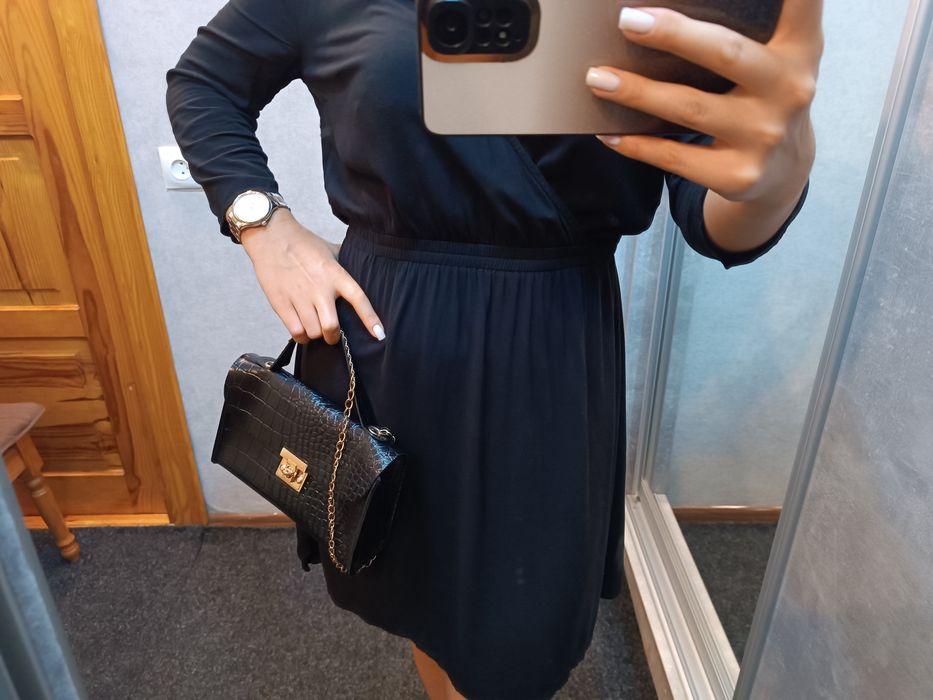 Чорне базове плаття