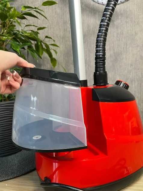 потужний вертикальний відпарювач для одягу зі стійкою праска