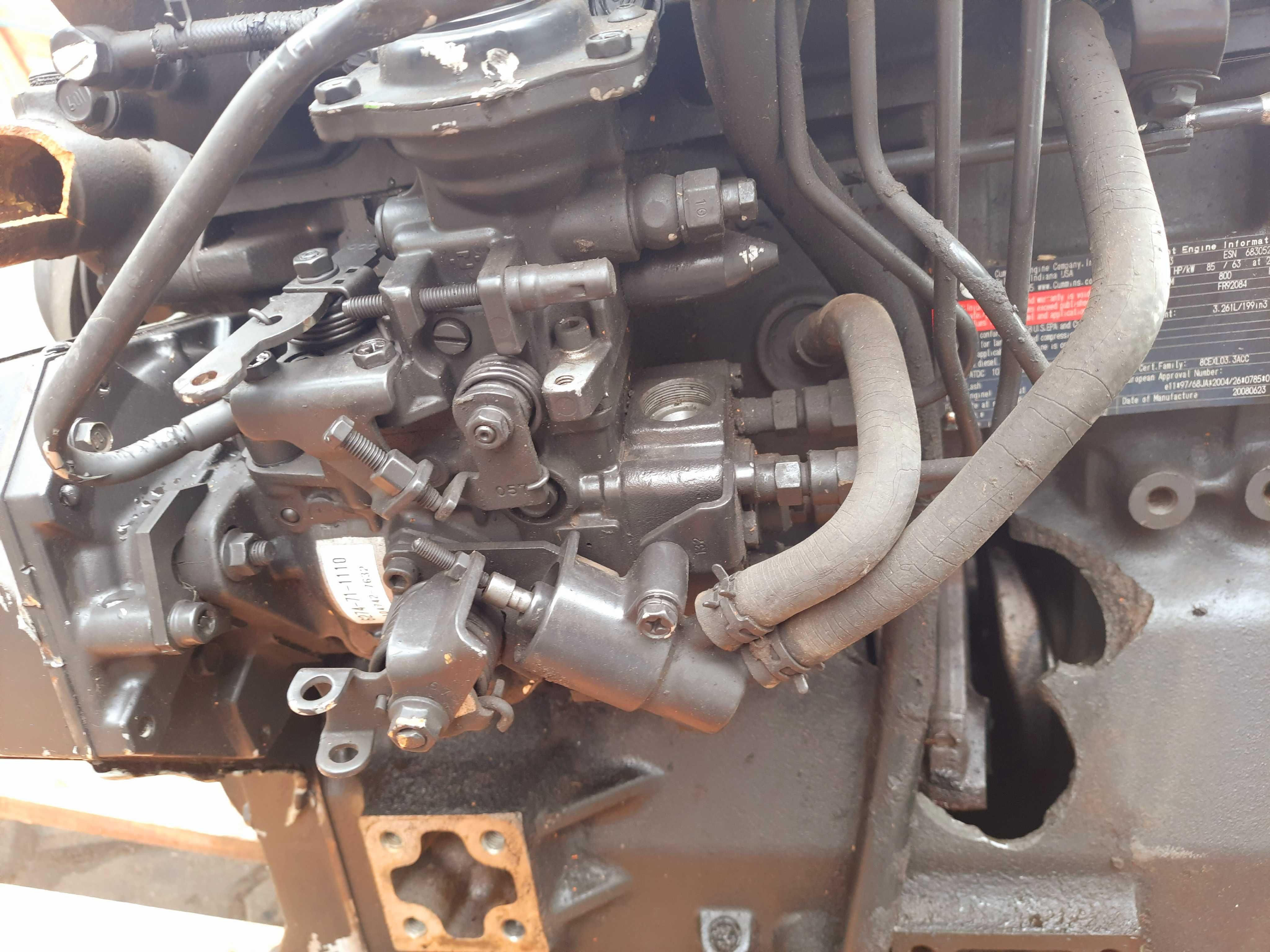 silnik Cummins B 3.3 8CEXL03.3ACC głowica turbo części pompa wtryskowa