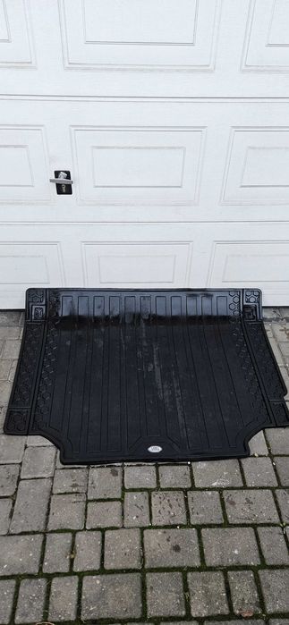 Land Rover Defender mata gumowa bagaznika OEM