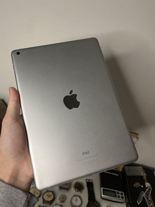 Ipad 9th gen 64Gb , Iphone 15 pro max icloud