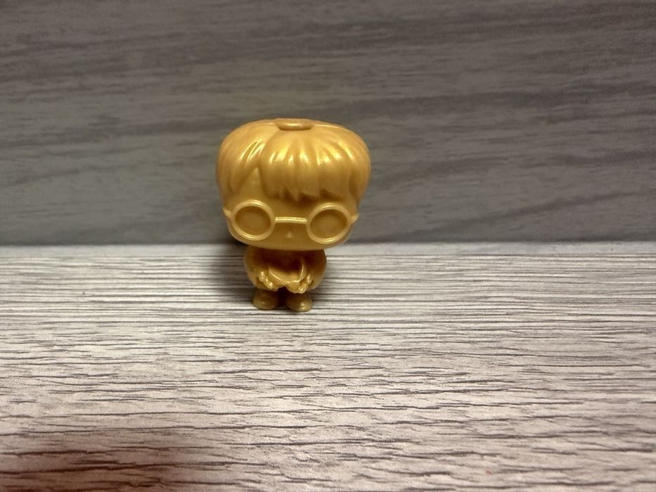 Золотий  Гарри  Поттер  з  кіндер джой