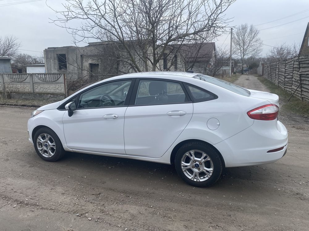 Ford Fiesta 2016г 1,6 автомат