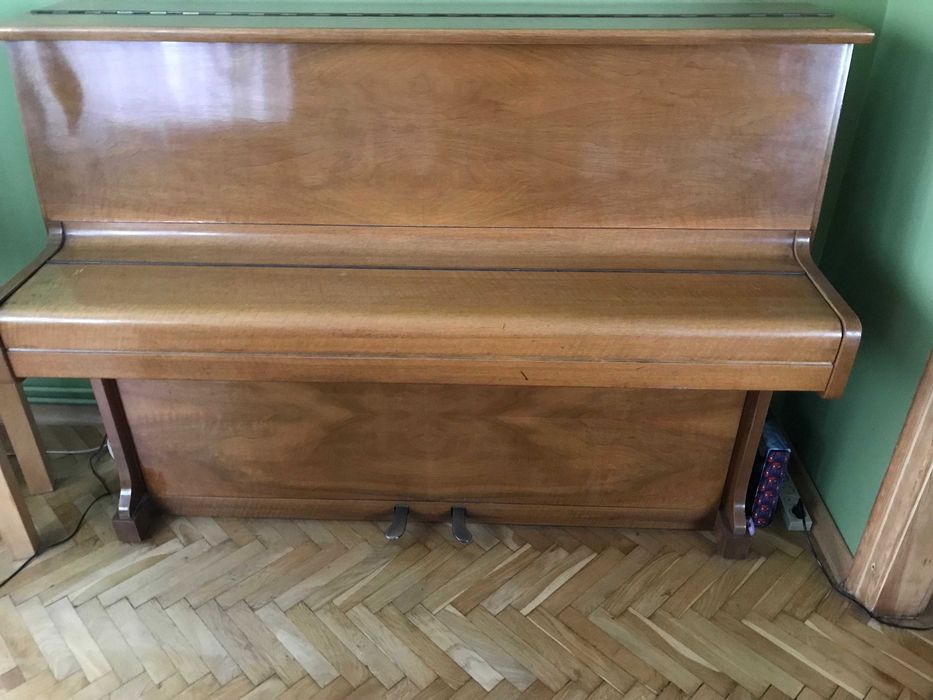 Pianino marki Aleksander Herrmann