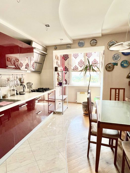 Оренда квартири з 3 спальнями по вул. Затишна, 15. Новий будинок,гараж