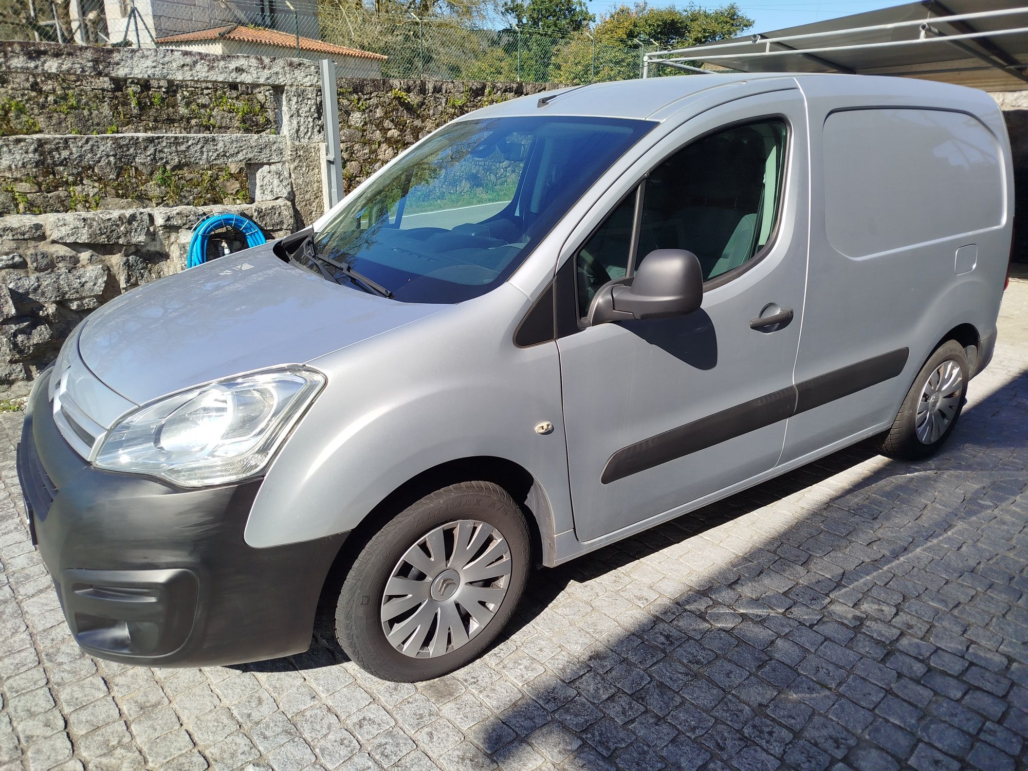 Berlingo 1.6 HDi Automática com iva