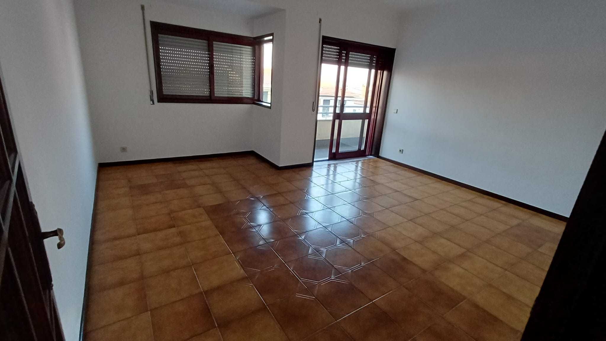 T3 Grandes Áreas, 3 Frentes, soalheiro