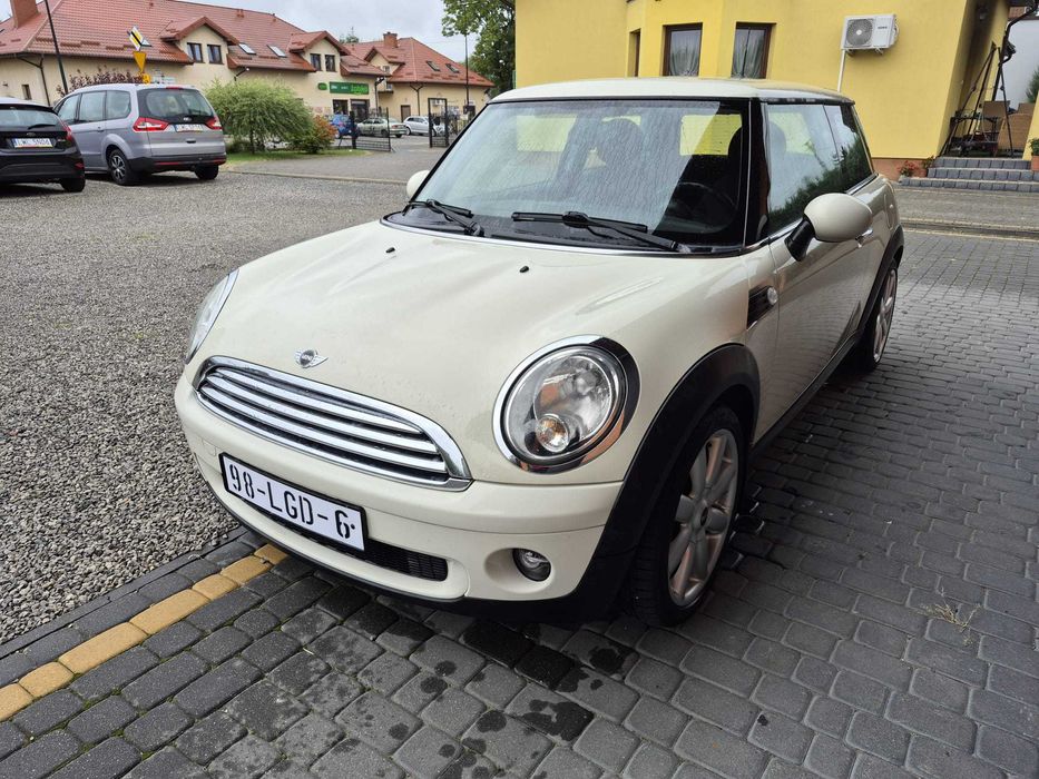 Mini One 1,4 b 2010 r opłacony zadbany klima
