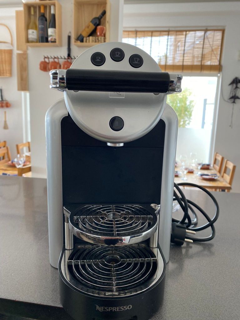máquina de café profissional da nespresso nespresso  250€