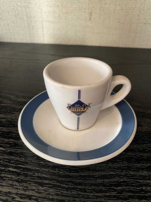 conjunto chavena e pires tons branco e azul