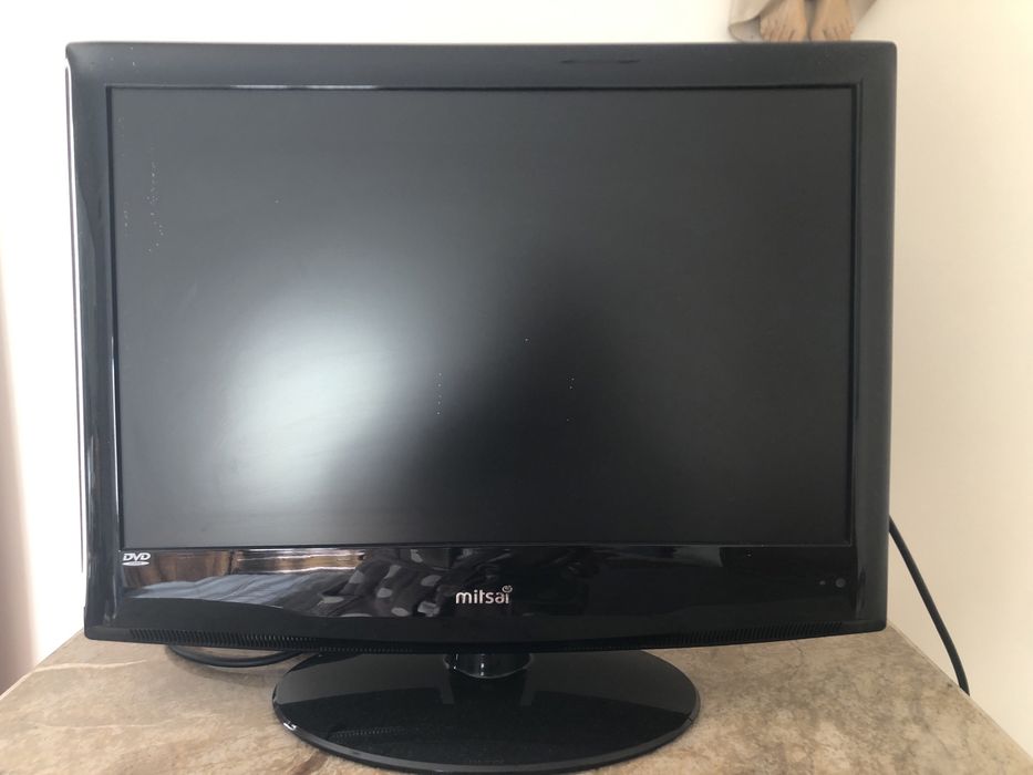 Televisao com leitor dvd como nova