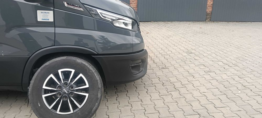 Samochód dostawczy furgon IVECO DAILY 2021