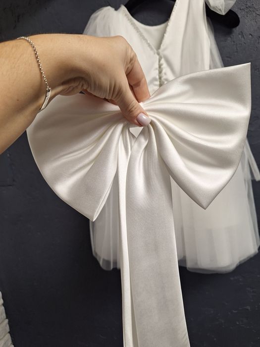 Сукня святкова кольору айворі для дівчинки 4-5років