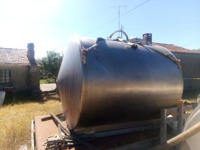 Cisterna inox capacidade de 2400 litros
