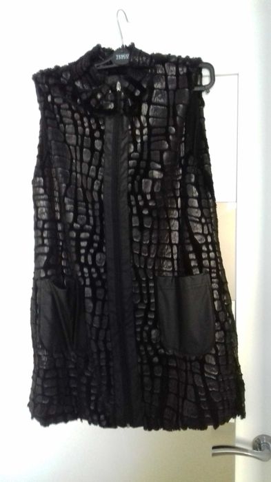 Kamizelka na zamek w kolorze czarnym z futerkiem