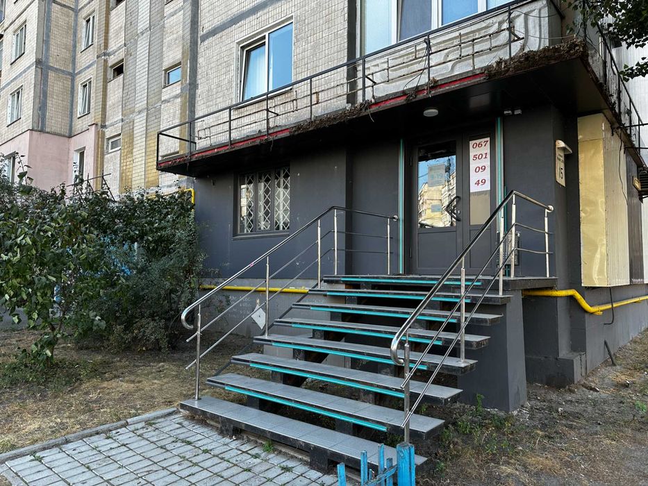 Продаж Н/Ф магазину 71 кв. 1поверх вул. Княжий Затон 15