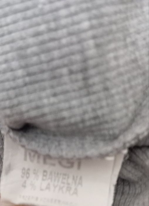 Bluzka z odkrytymi ramionami