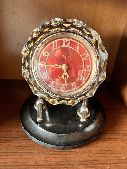 Zabytkowy, kryształowy zegar Majak