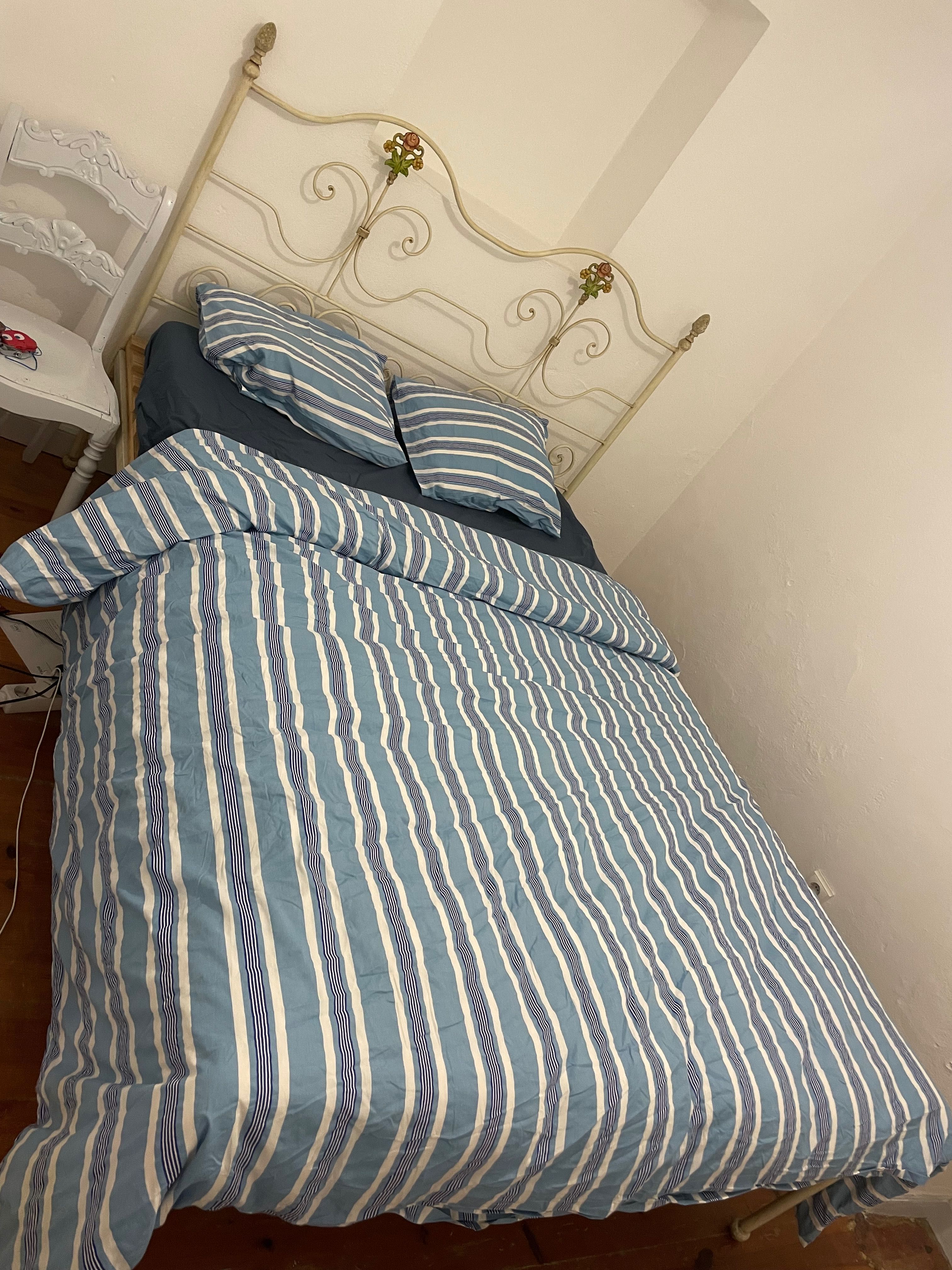 Cama de casal em ferro