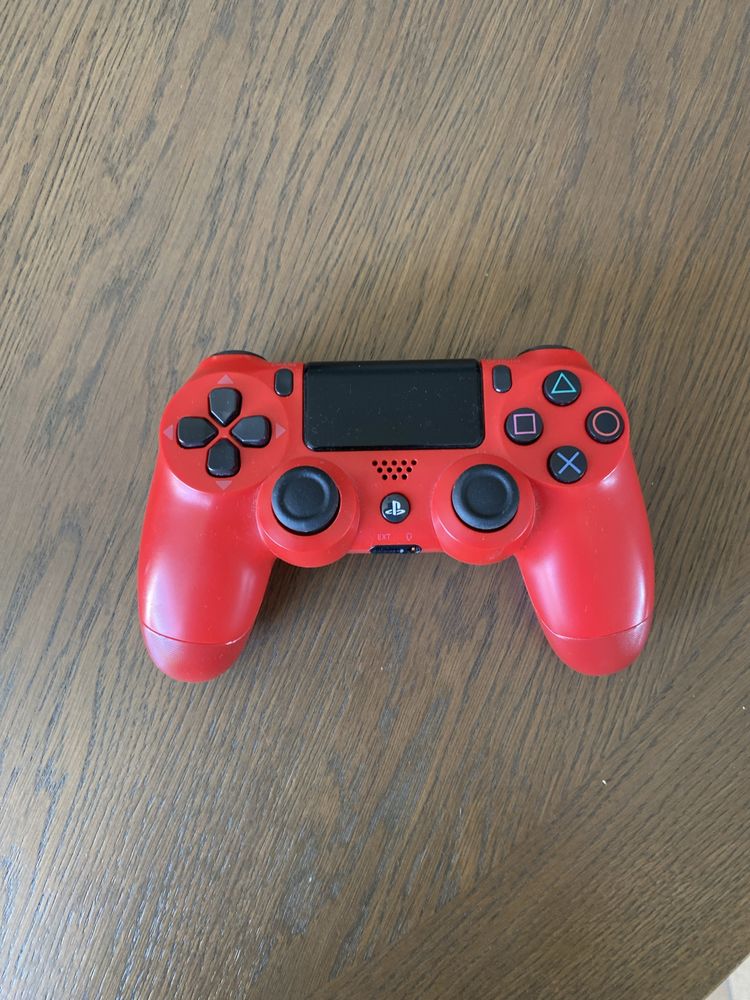 PS4 Pro 1TB + 3 kontrolery + ładowarka do kontrolerów