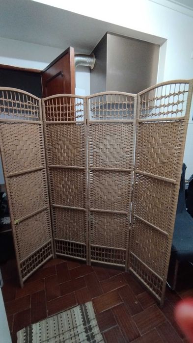 Biombo em madeira traçado