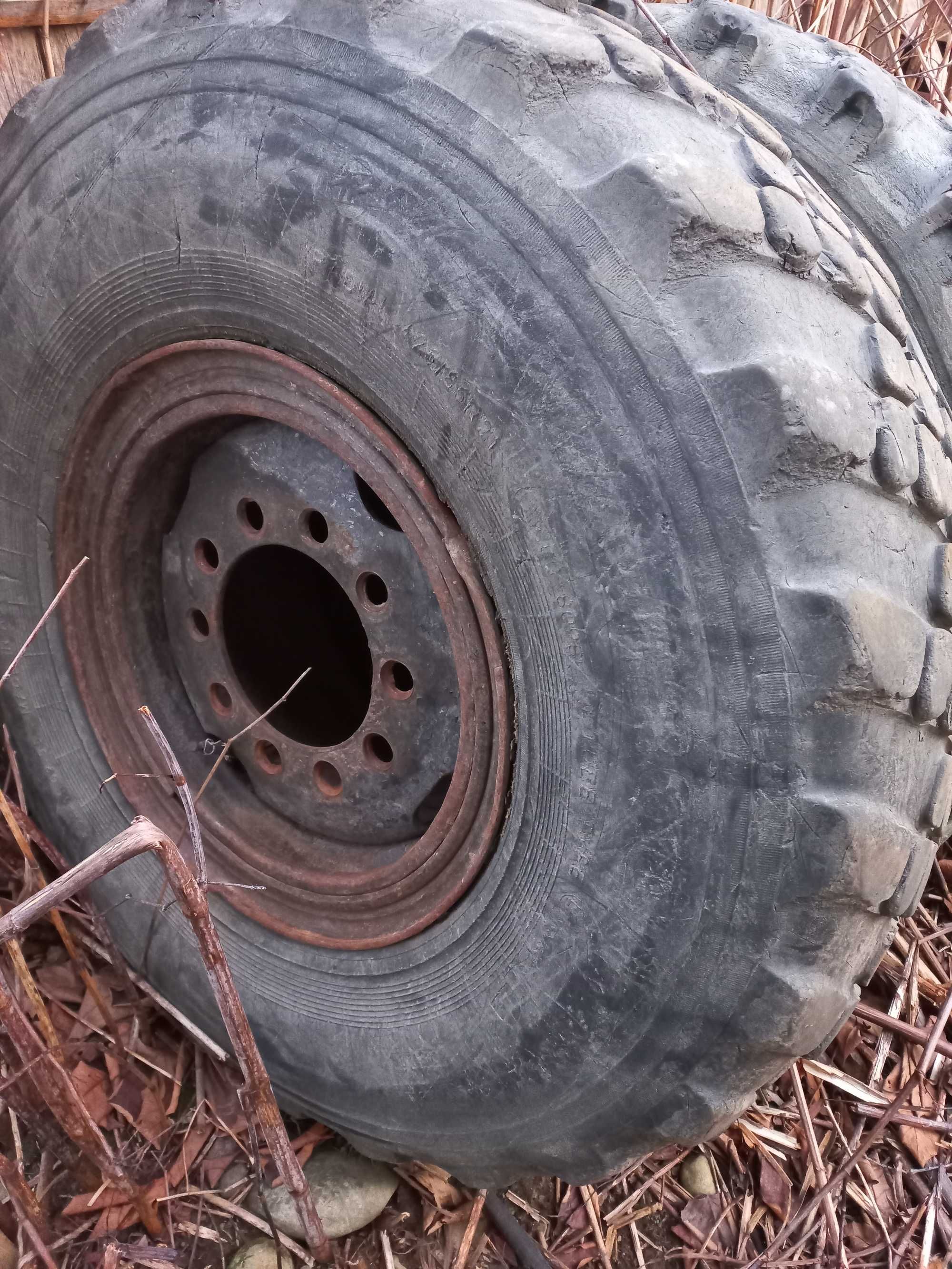 КАМАЗ УРАЛ 425/85R21 шини диски