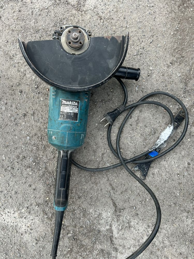 Болгарка Makita GA9020